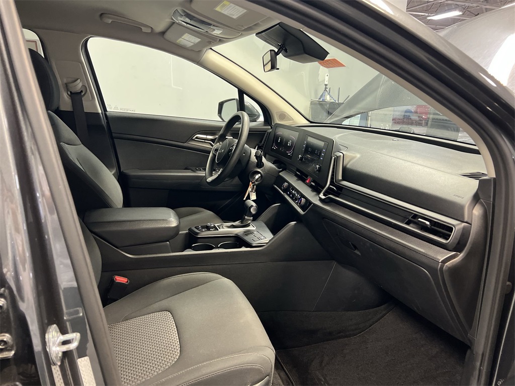 Vehicle image 18 of 30