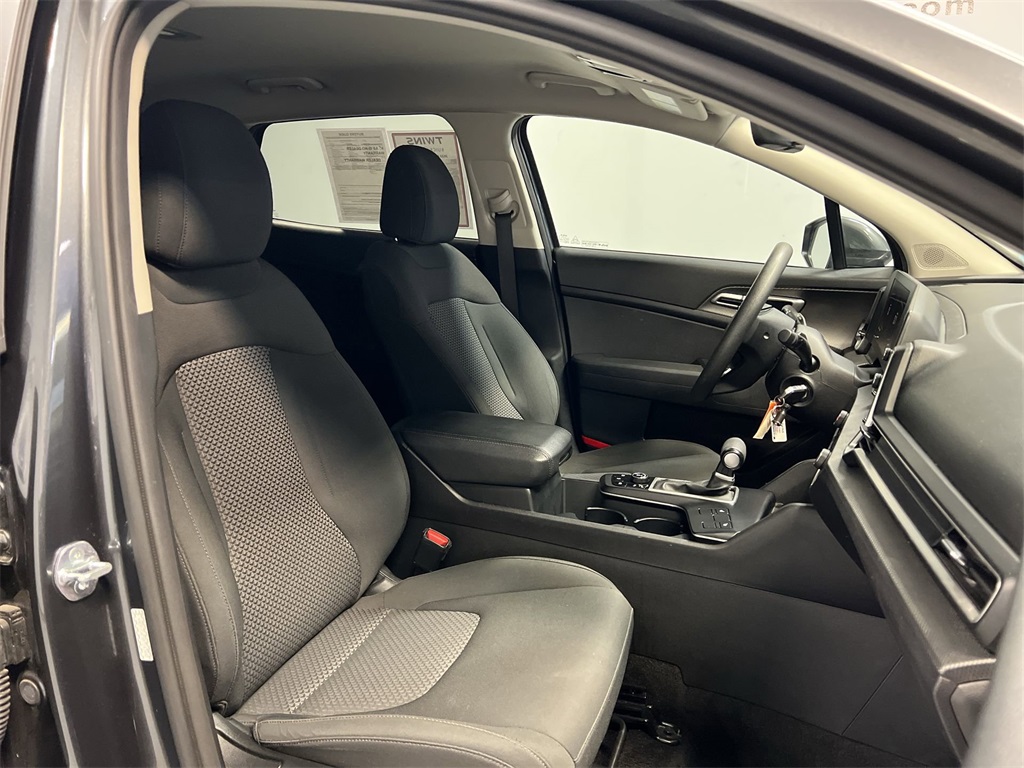 Vehicle image 14 of 30