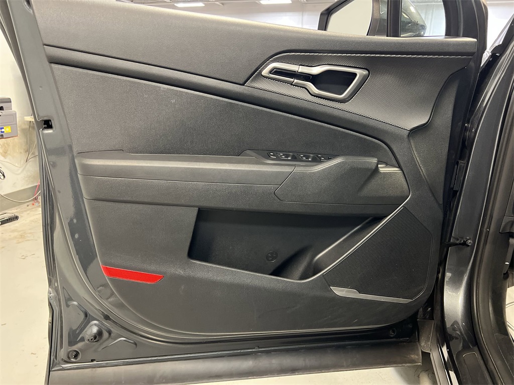 Vehicle image 23 of 30