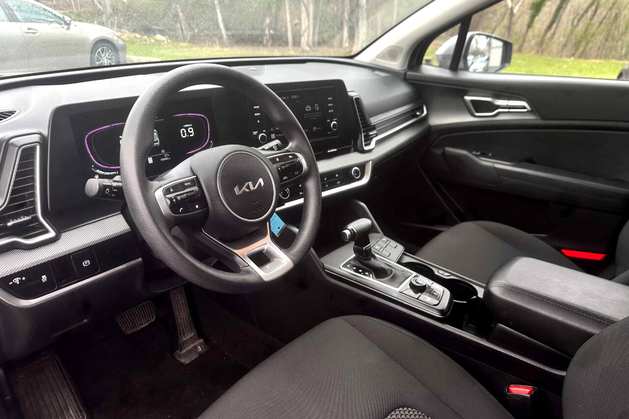 Vehicle image 16 of 24