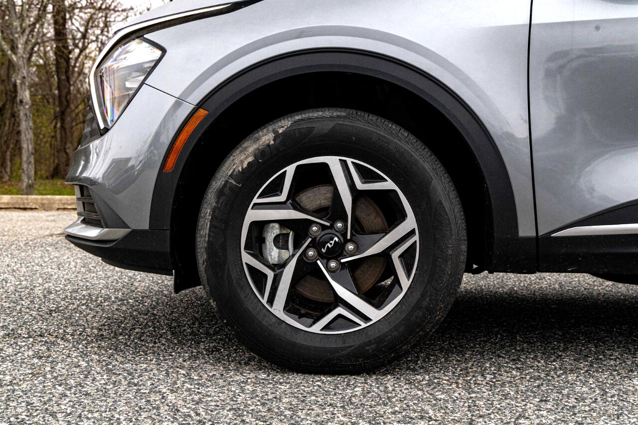 Vehicle image 10 of 24