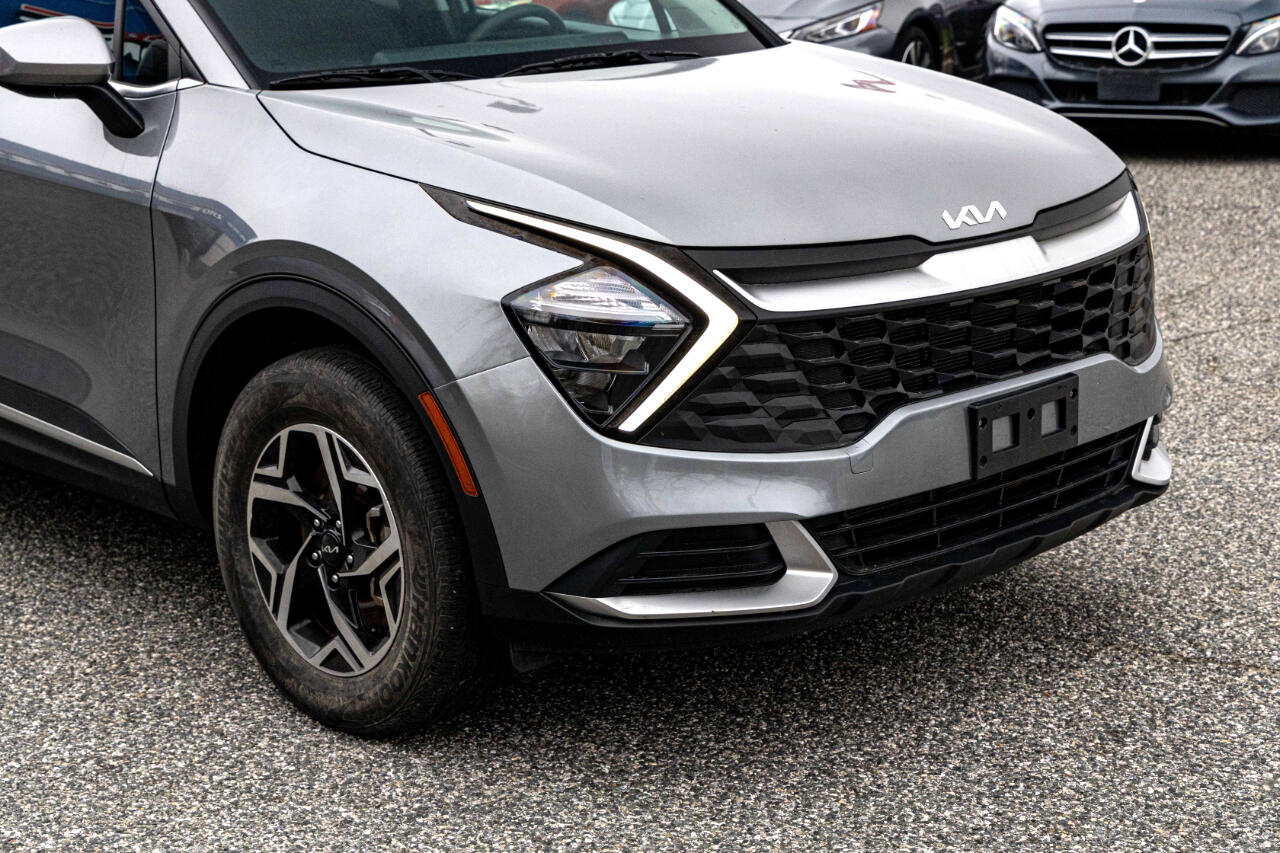 Vehicle image 4 of 24