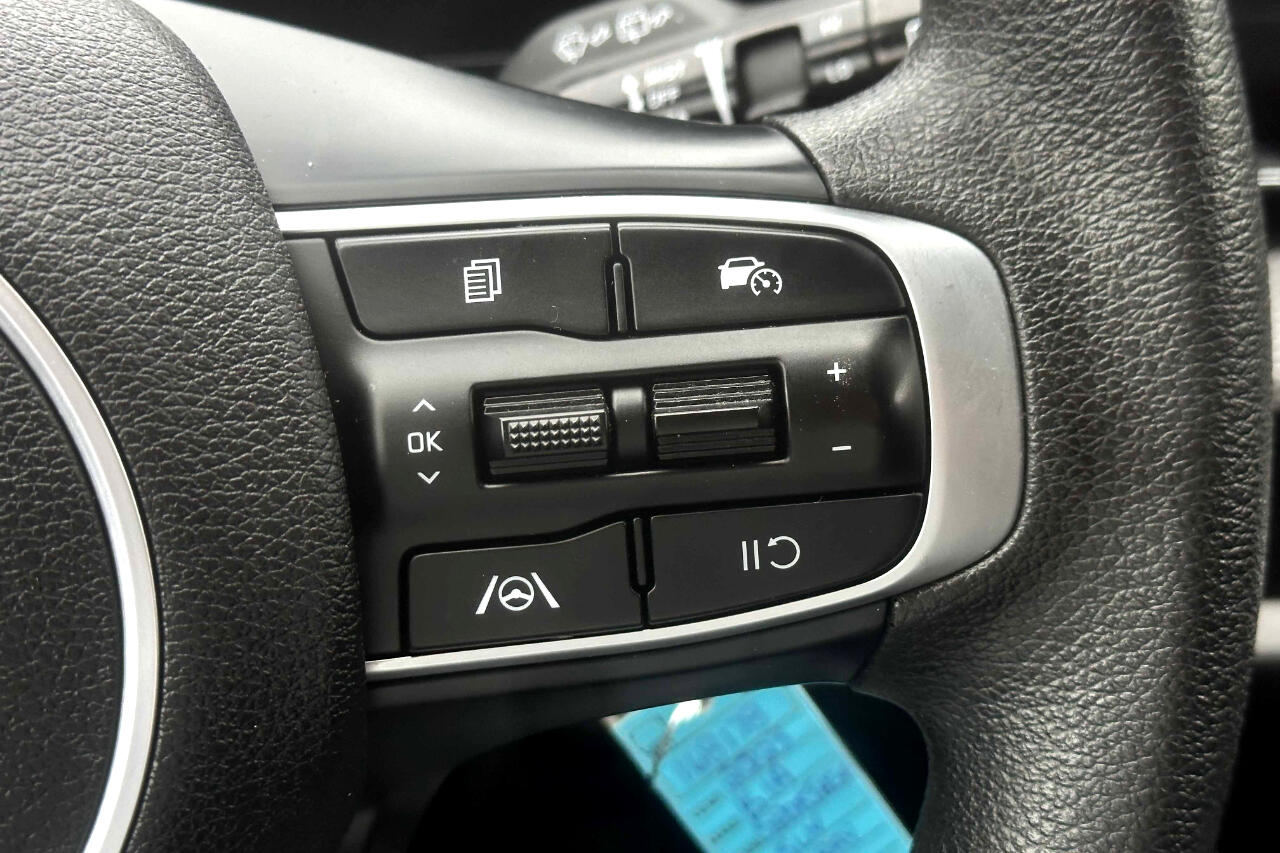 Vehicle image 21 of 24