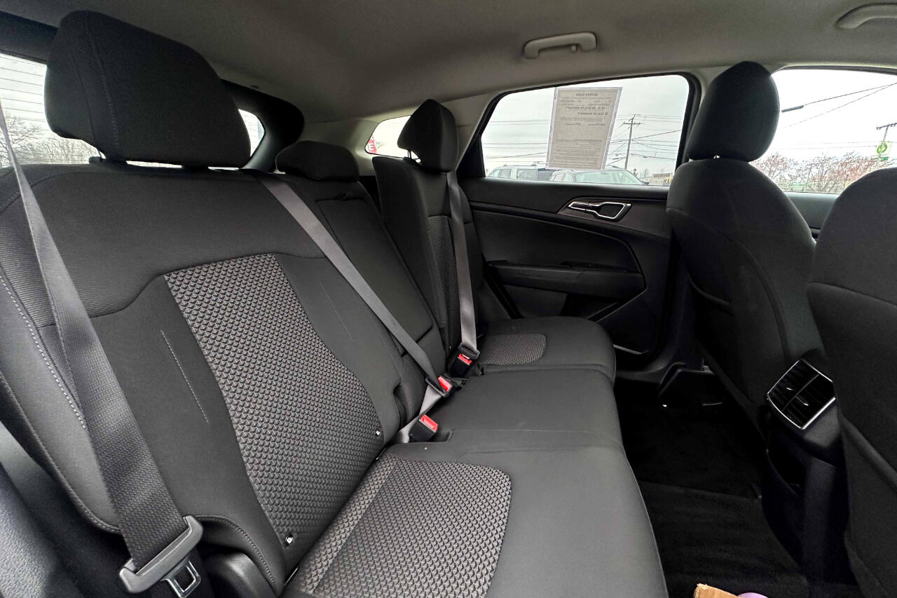 Vehicle image 23 of 24