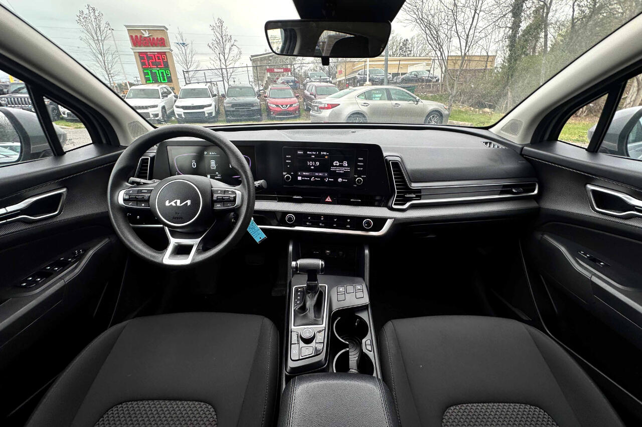 Vehicle image 11 of 24