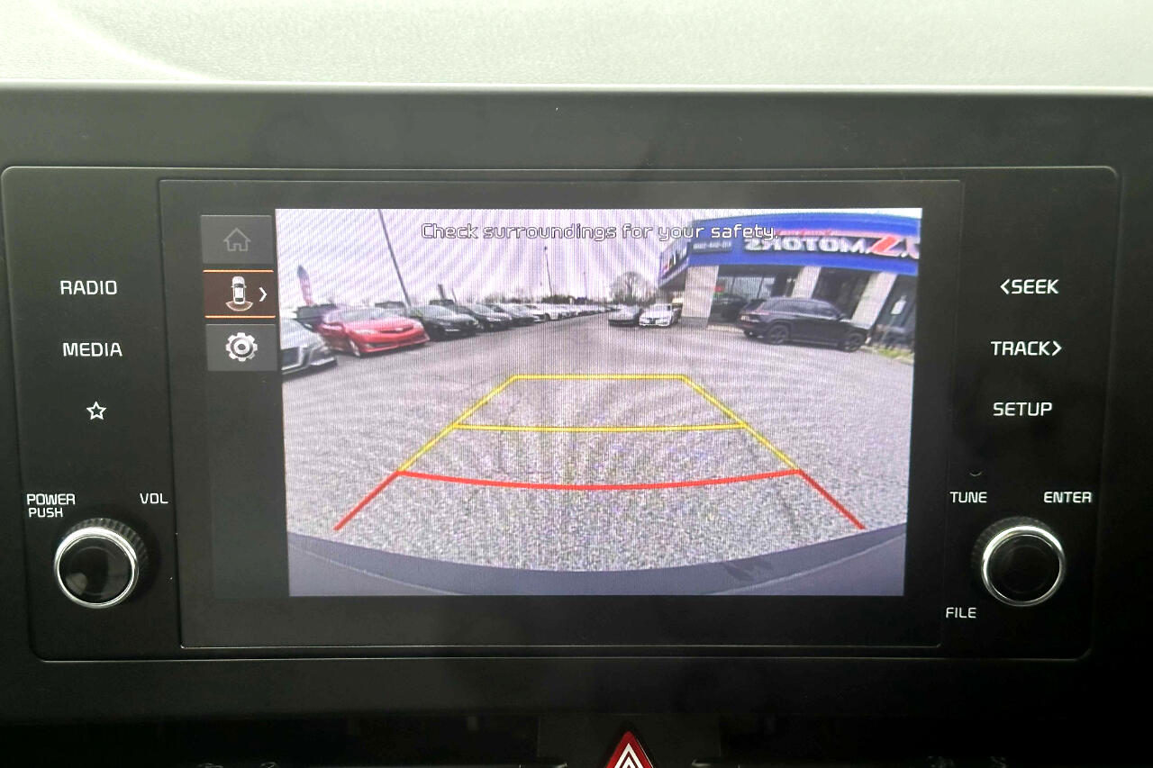 Vehicle image 18 of 24