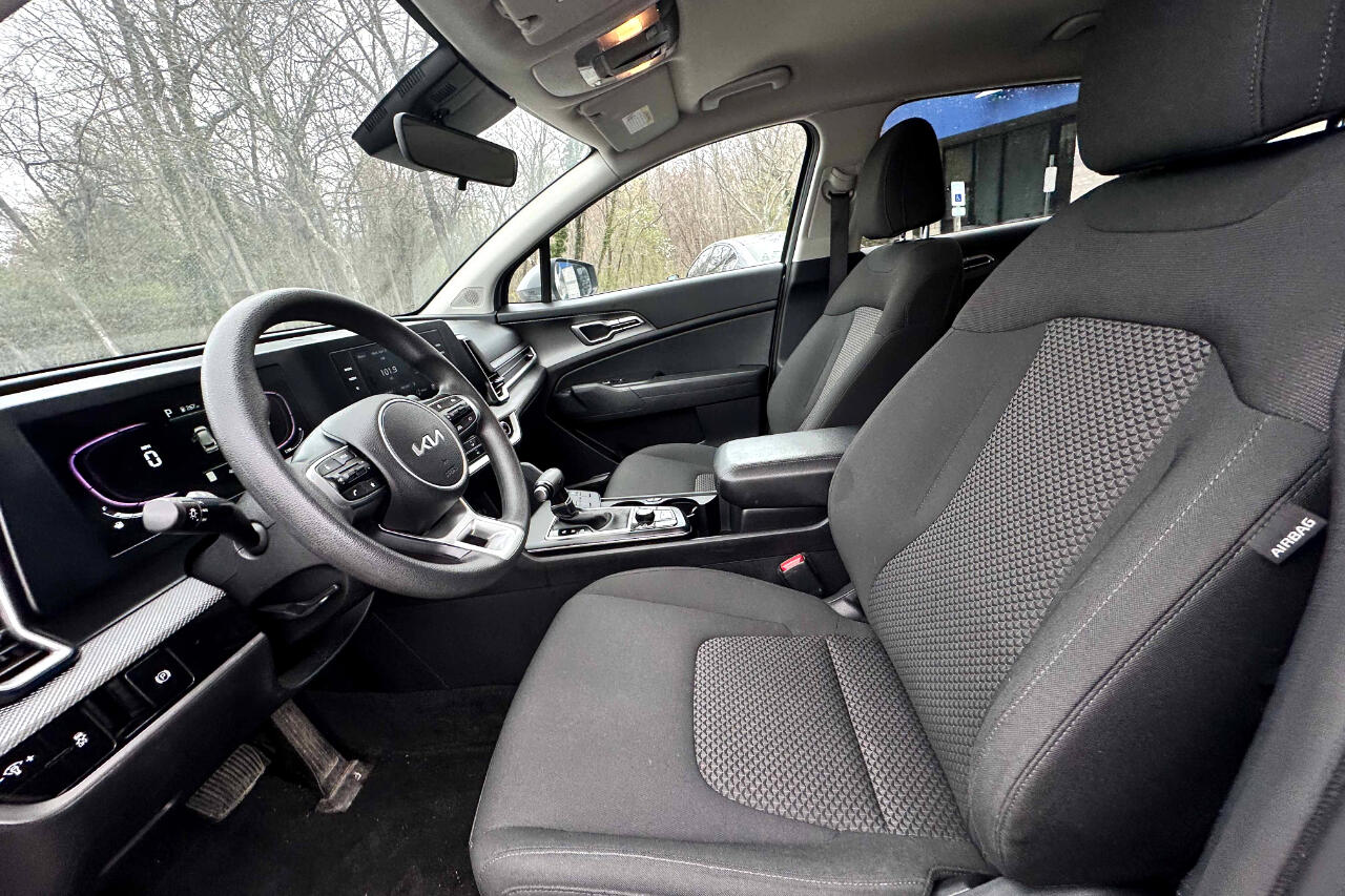 Vehicle image 15 of 24