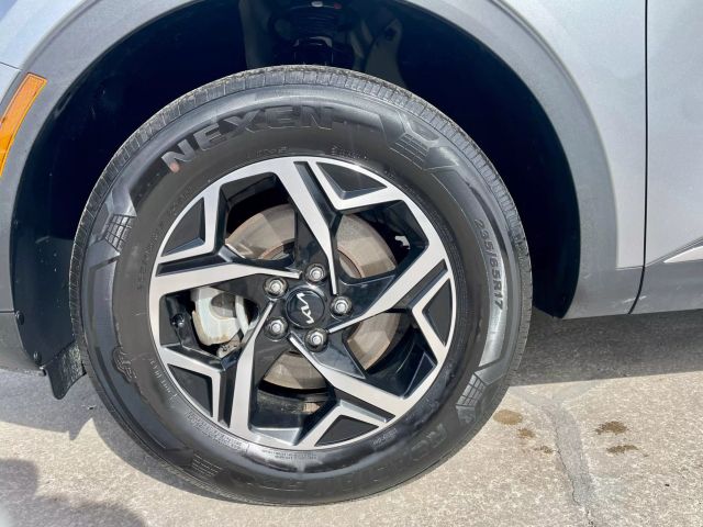 Vehicle image 20 of 25