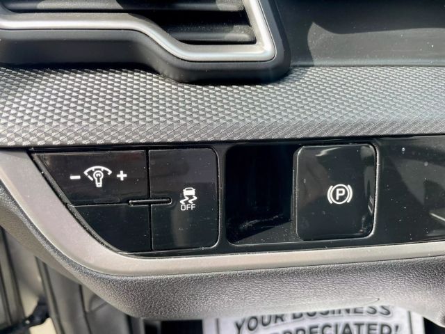 Vehicle image 18 of 25