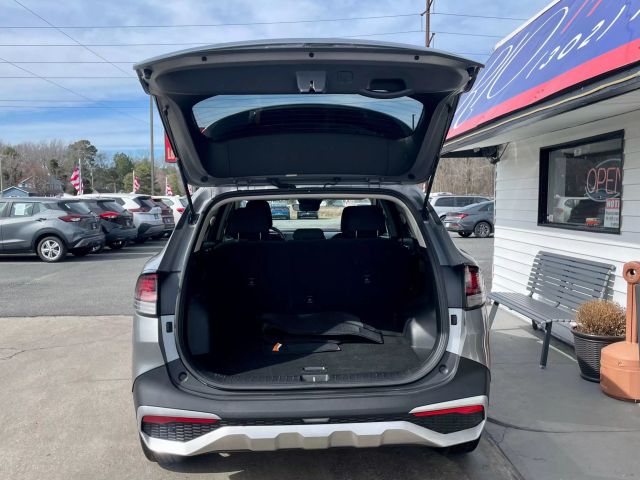 Vehicle image 8 of 25