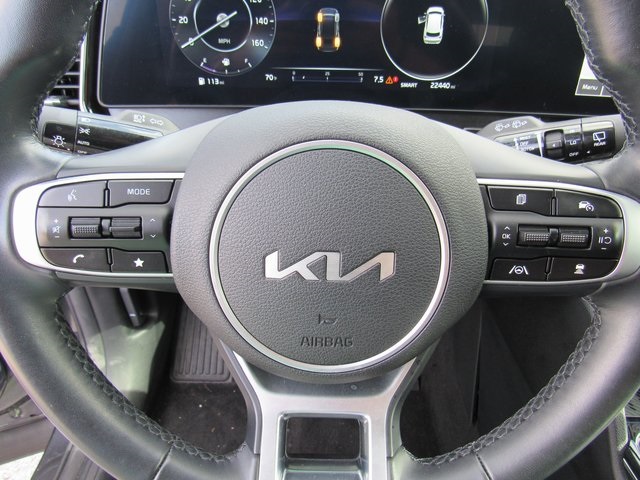 Vehicle image 33 of 46