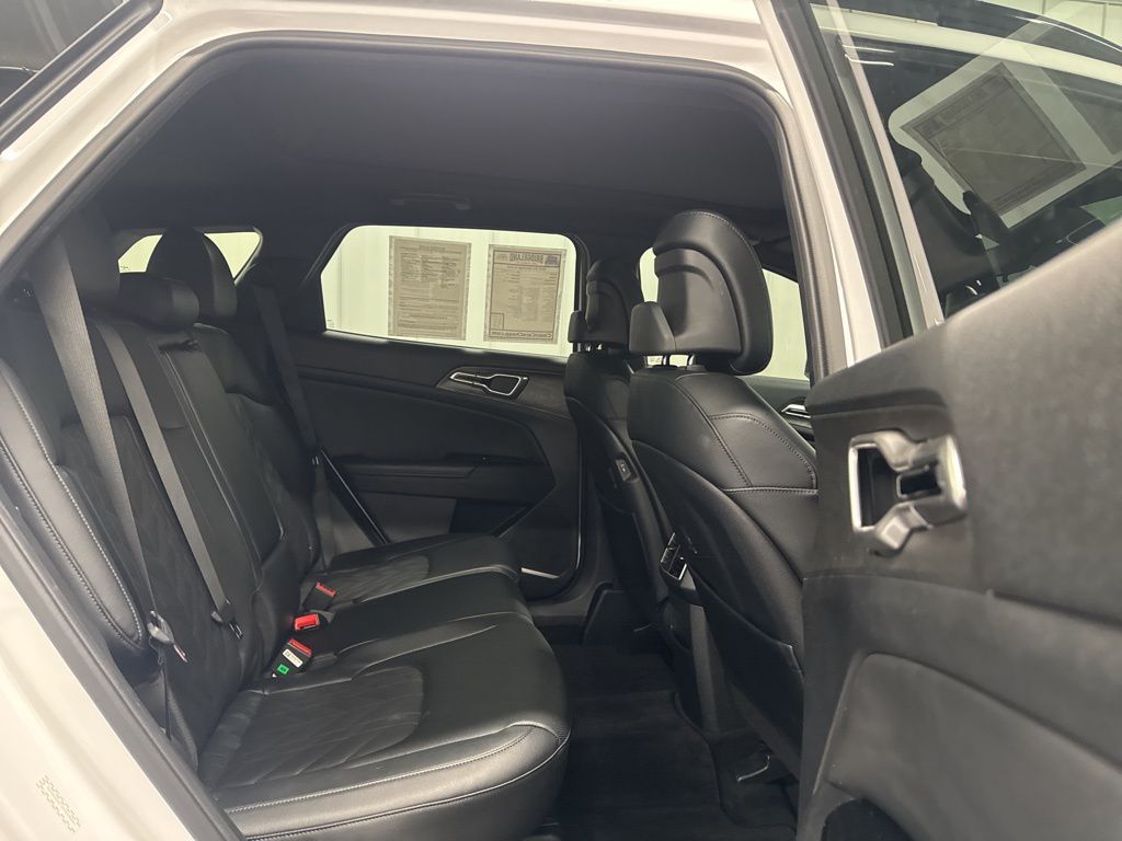 2023 Kia Sportage X-Line Image 8 of 17