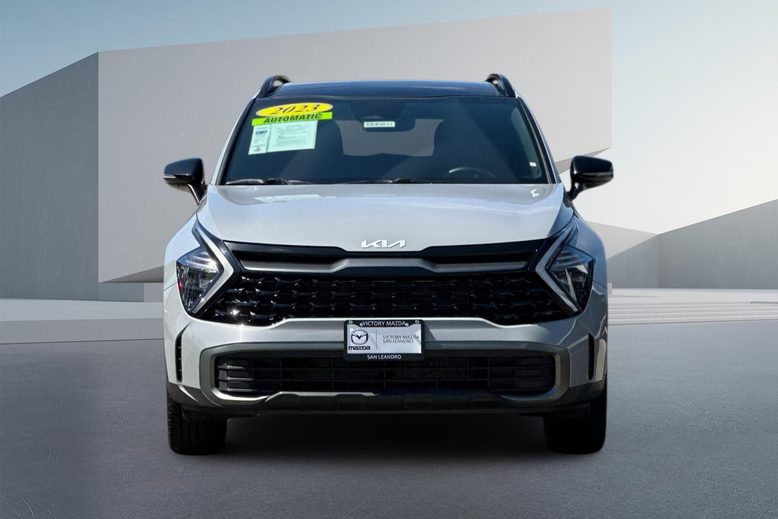 2023 Kia Sportage X-Line Image 2 of 30