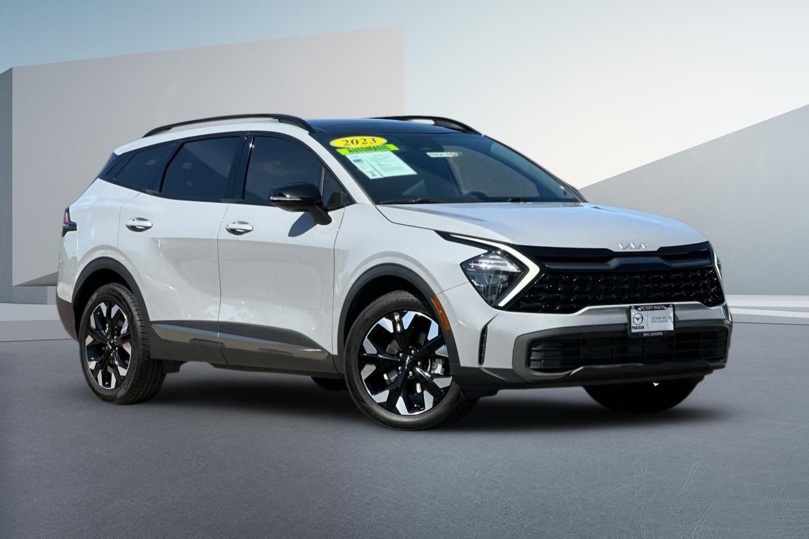 2023 Kia Sportage X-Line Image 3 of 30