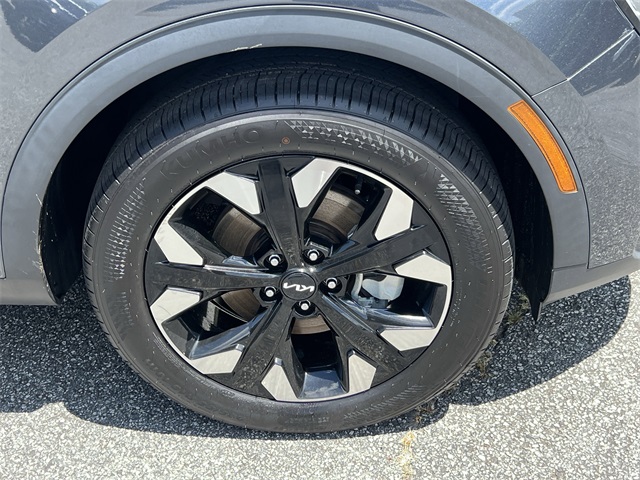 Vehicle image 9 of 36