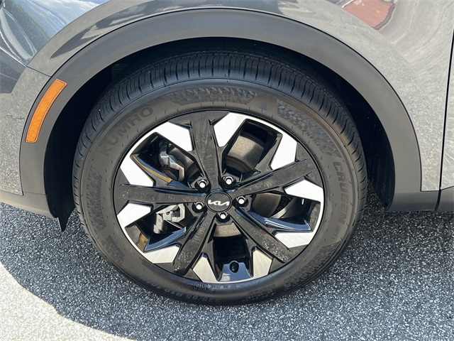 Vehicle image 11 of 36