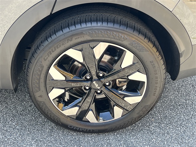 Vehicle image 10 of 36