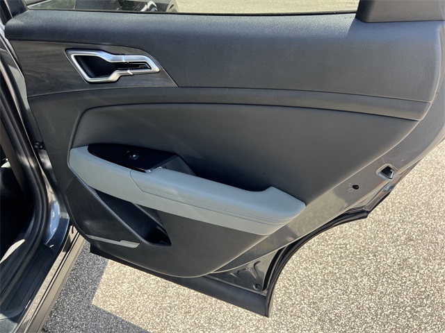 Vehicle image 29 of 36