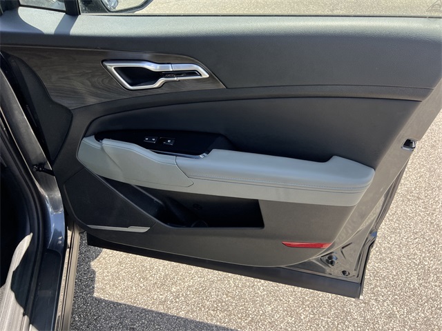 Vehicle image 27 of 36