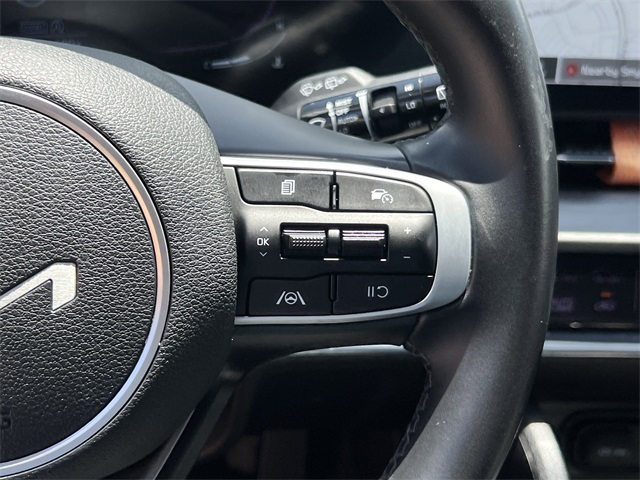 Vehicle image 21 of 36
