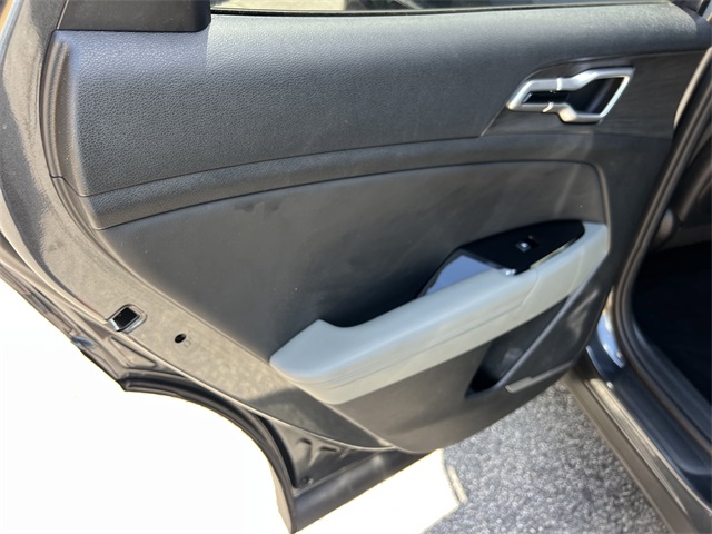Vehicle image 28 of 36