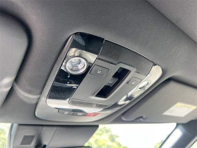 Vehicle image 31 of 36