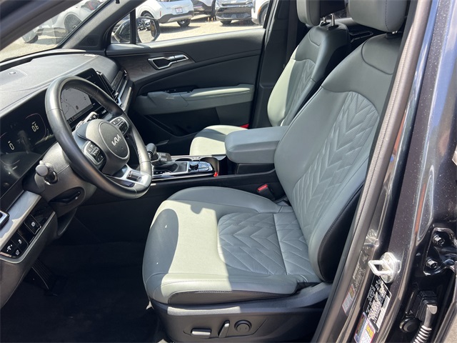 Vehicle image 17 of 36