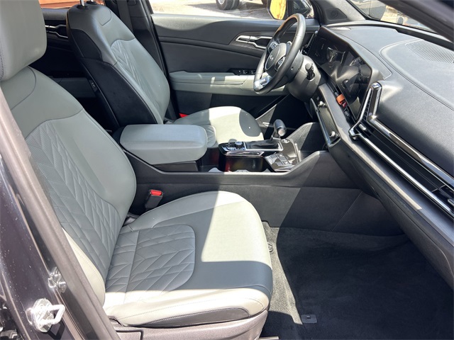 Vehicle image 16 of 36