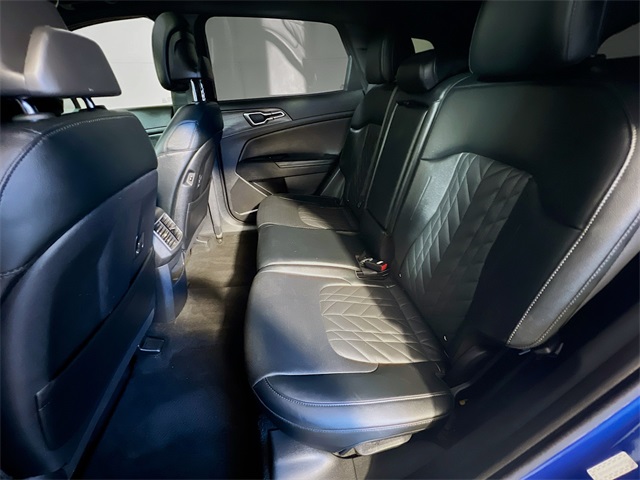 Vehicle image 26 of 43