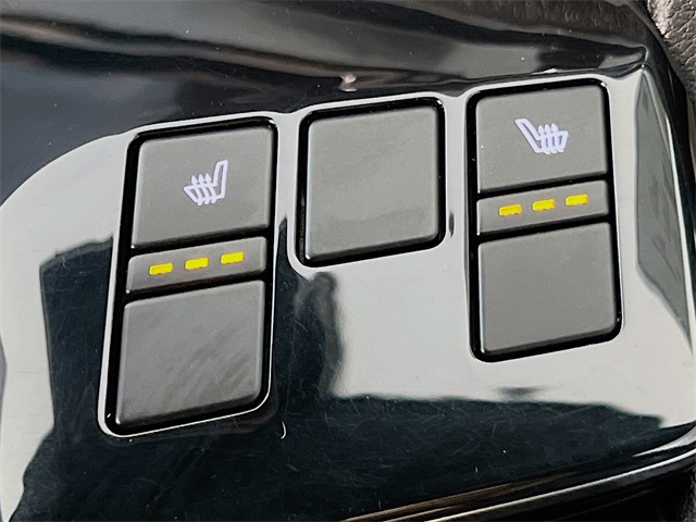 Vehicle image 21 of 43