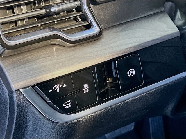 Vehicle image 11 of 43