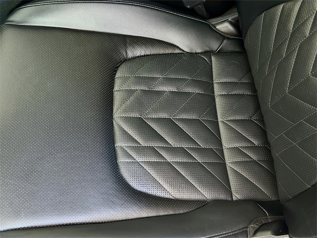 Vehicle image 20 of 43