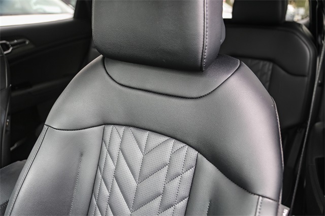 Vehicle image 26 of 29