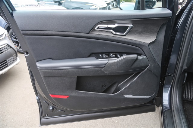 Vehicle image 21 of 29