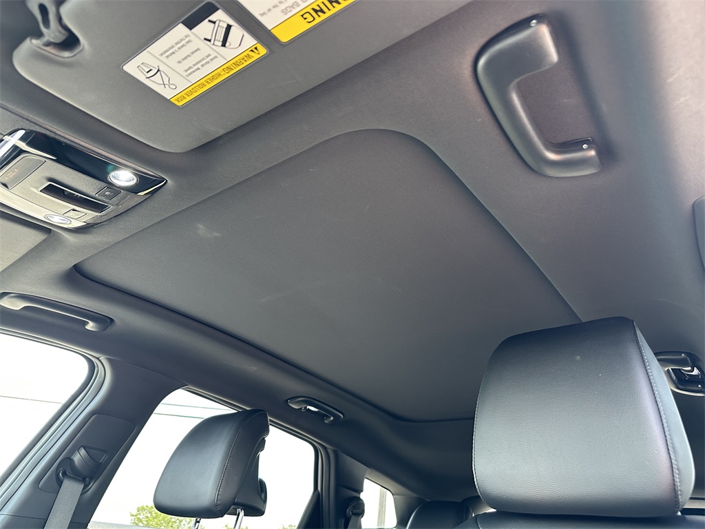Vehicle image 13 of 31