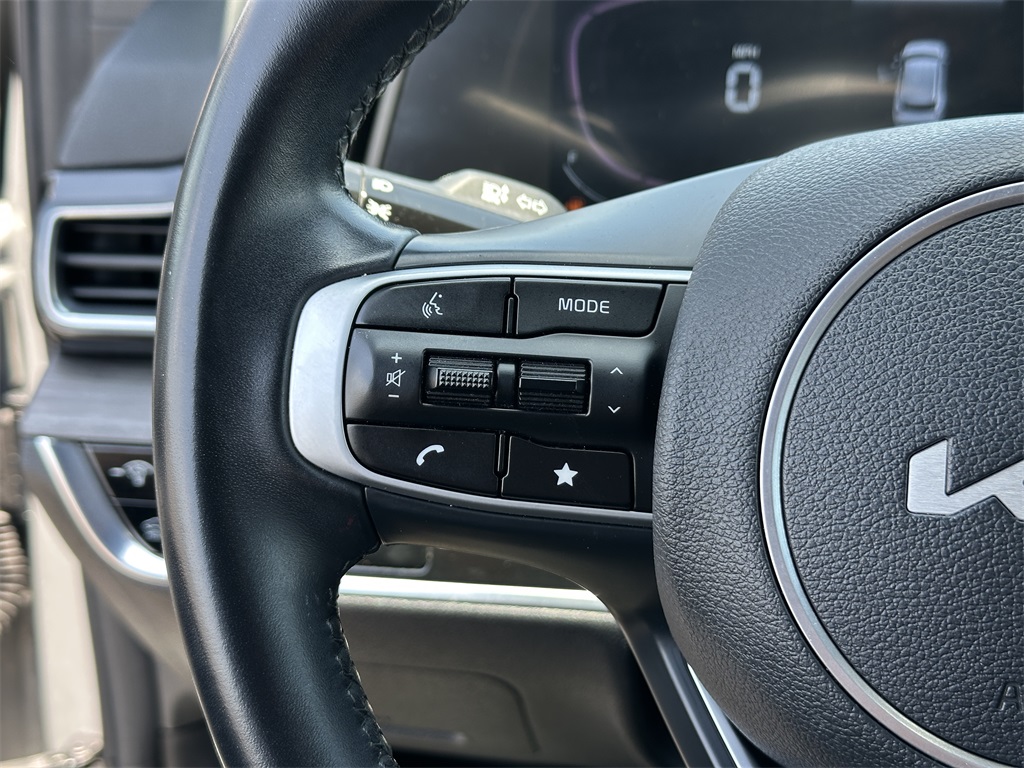 Vehicle image 16 of 31