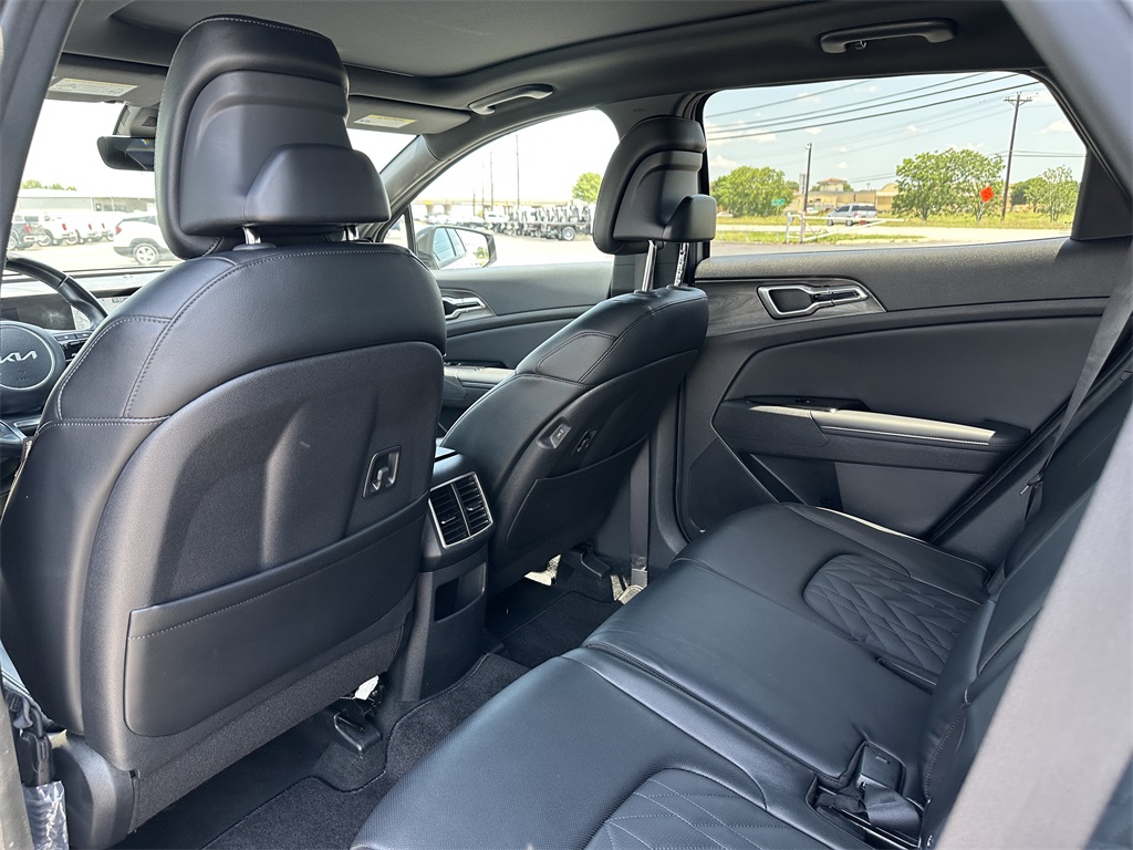 Vehicle image 28 of 31
