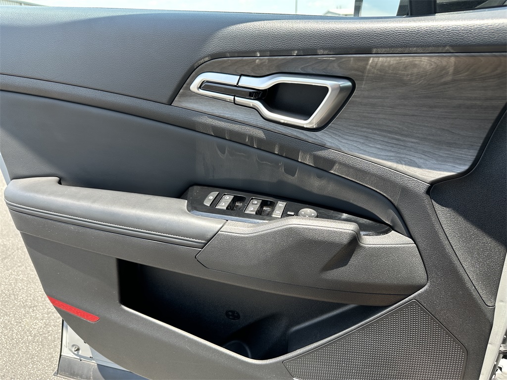 Vehicle image 22 of 31