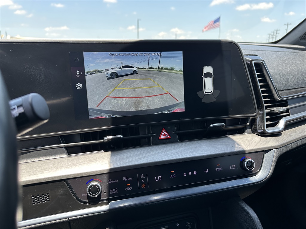 Vehicle image 19 of 31