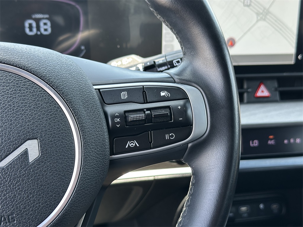 Vehicle image 15 of 31