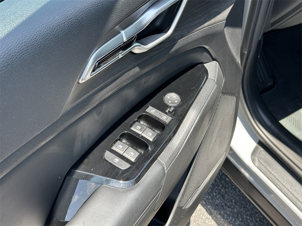 Vehicle image 23 of 31