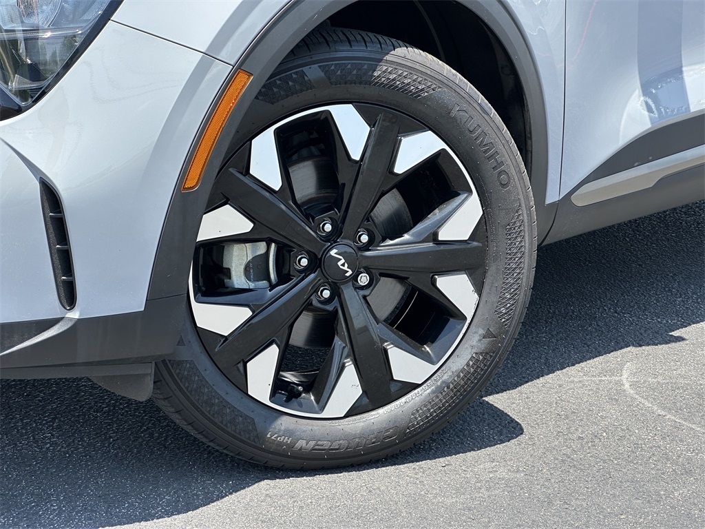 Vehicle image 6 of 31