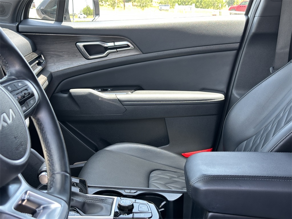 Vehicle image 11 of 31