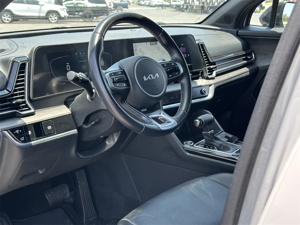Vehicle image 7 of 31