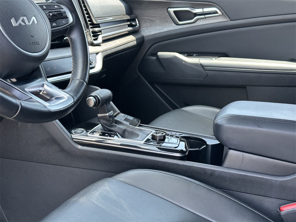 Vehicle image 10 of 31