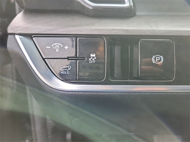 Vehicle image 23 of 34