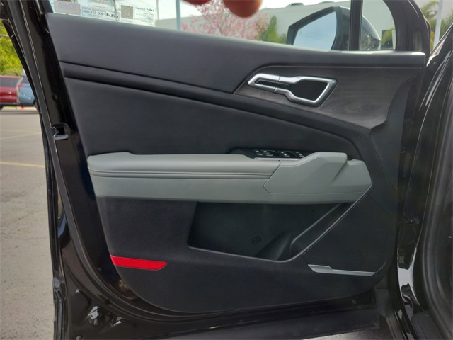 Vehicle image 21 of 34