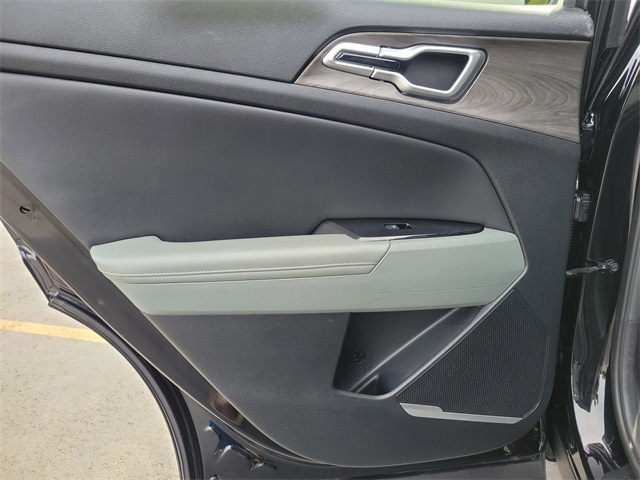 Vehicle image 16 of 34