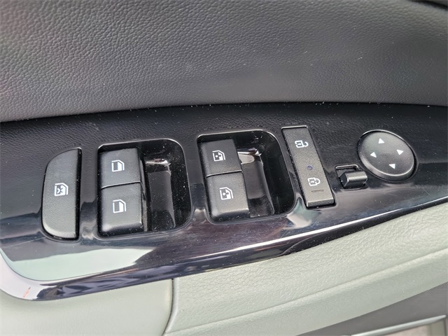 Vehicle image 22 of 34