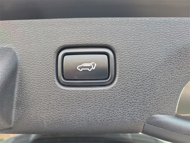 Vehicle image 10 of 34